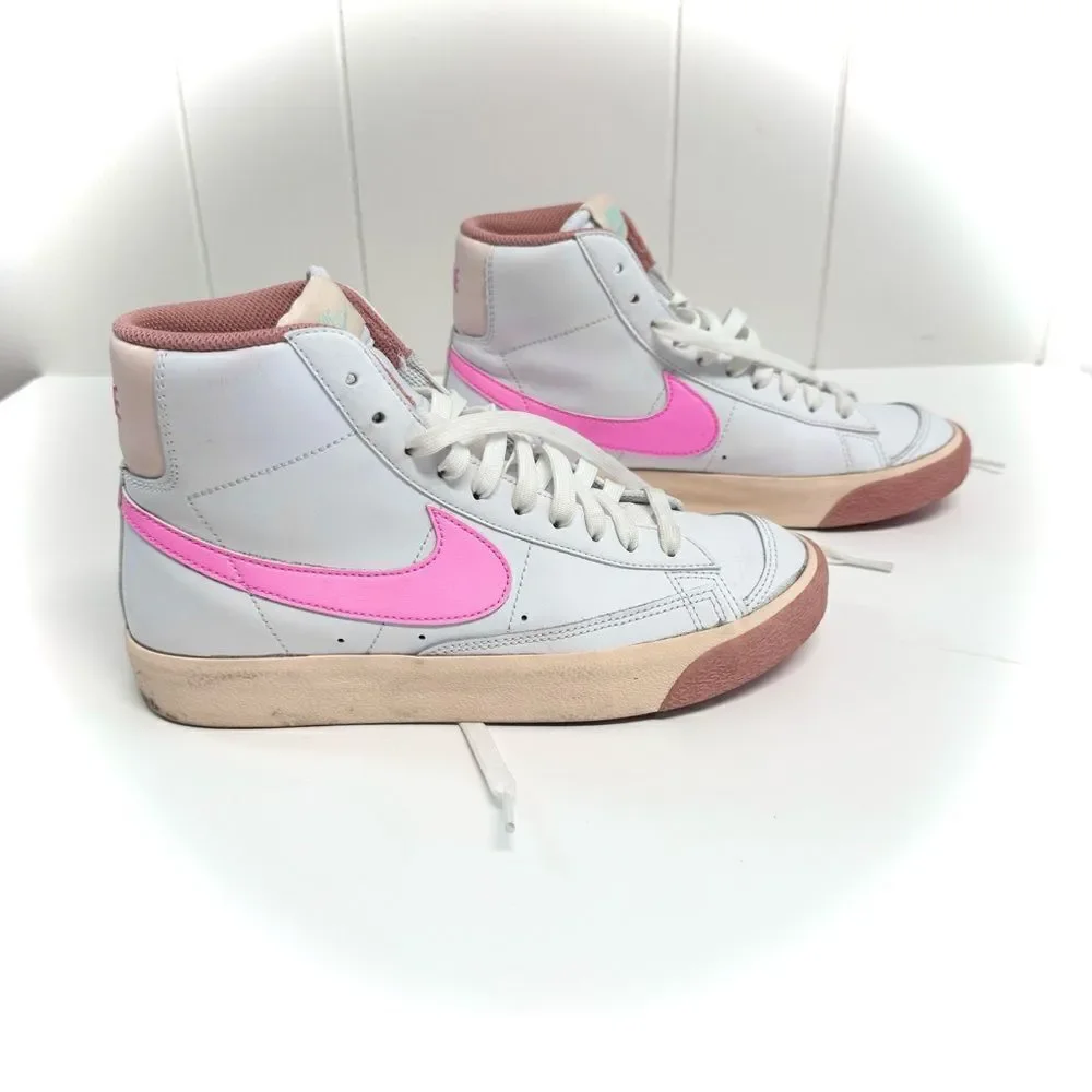 Nike Blazer Mid 77’ Pink spell White Size 6 Youth